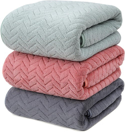 Collection of AquaLuxe Towel Set in a gallery layout